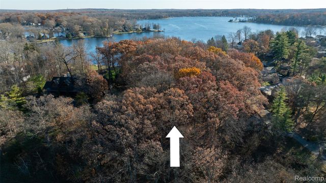 10239 Kress Road, Pinckney Village, MI 48169
