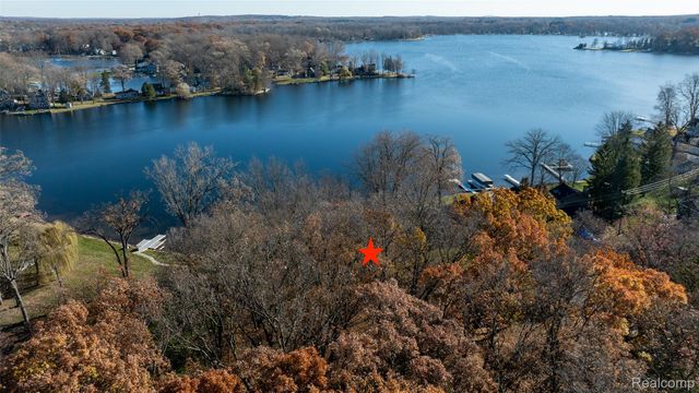 10239 Kress Road, Pinckney Village, MI 48169