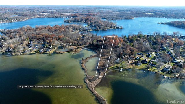 10239 Kress Road, Pinckney Village, MI 48169