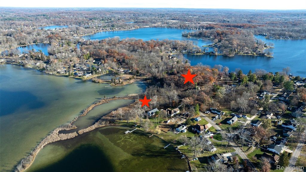 10239 Kress Road, Pinckney Village, MI 48169