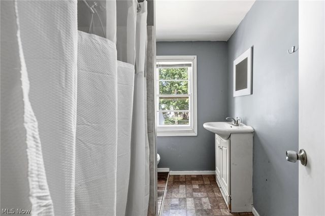 988 Glenside Road, South Euclid, OH 44121