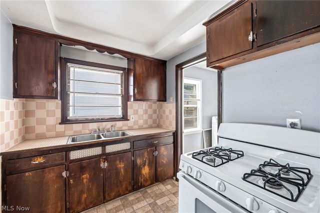 988 Glenside Road, South Euclid, OH 44121