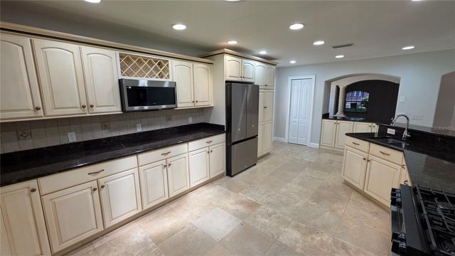 3322 SCHEFFLERA ROAD, Tampa, FL 33618
