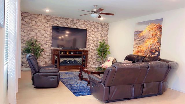 6585 E Huffman Ave, Fresno, CA 93727