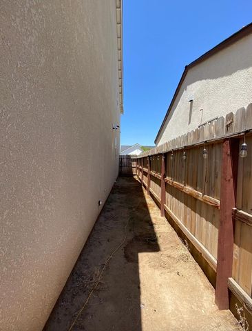 6585 E Huffman Ave, Fresno, CA 93727