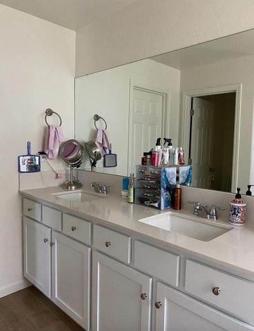 6585 E Huffman Ave, Fresno, CA 93727