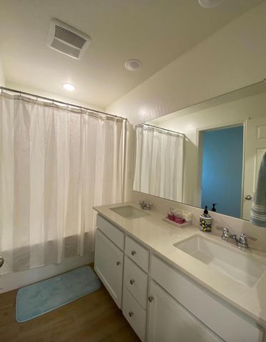 6585 E Huffman Ave, Fresno, CA 93727