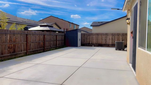 6585 E Huffman Ave, Fresno, CA 93727
