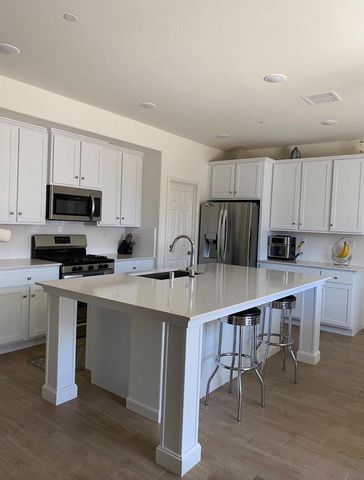 6585 E Huffman Ave, Fresno, CA 93727