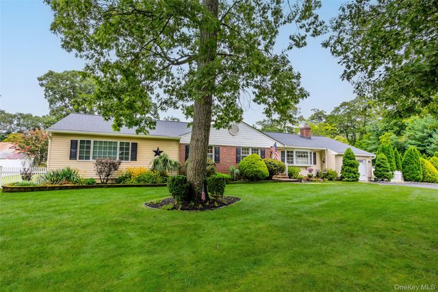 67 Broadway, Smithtown, NY 11787