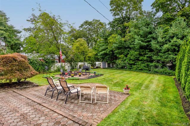 67 Broadway, Smithtown, NY 11787