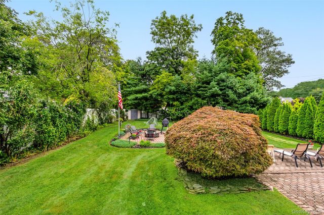 67 Broadway, Smithtown, NY 11787