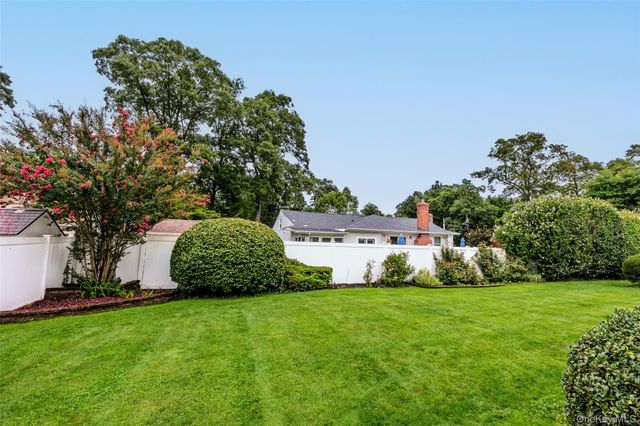 67 Broadway, Smithtown, NY 11787