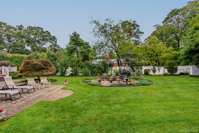 67 Broadway, Smithtown, NY 11787