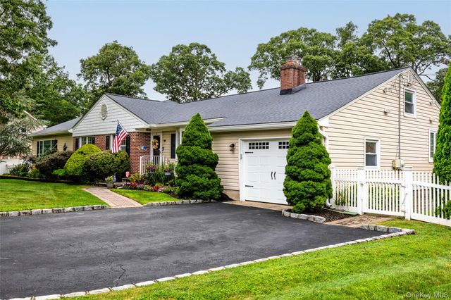 67 Broadway, Smithtown, NY 11787