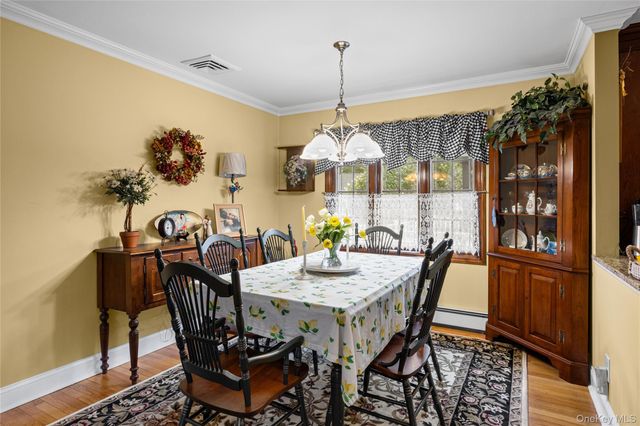 67 Broadway, Smithtown, NY 11787