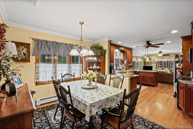 67 Broadway, Smithtown, NY 11787