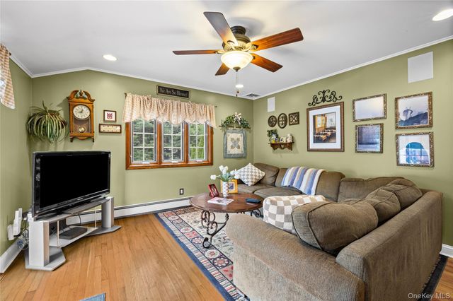 67 Broadway, Smithtown, NY 11787