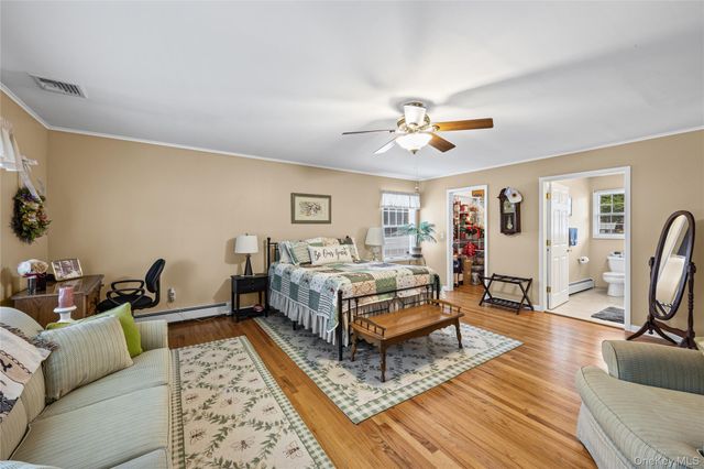 67 Broadway, Smithtown, NY 11787