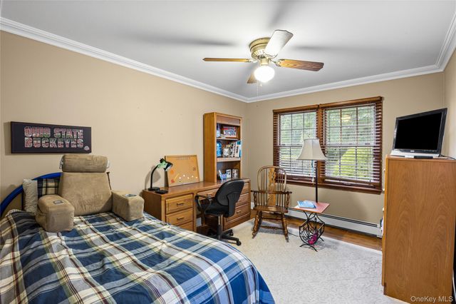 67 Broadway, Smithtown, NY 11787