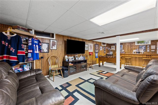 67 Broadway, Smithtown, NY 11787