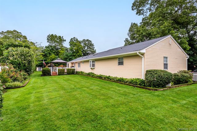 67 Broadway, Smithtown, NY 11787