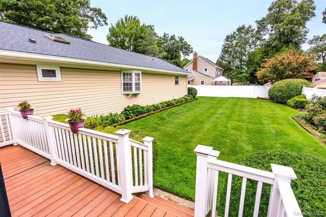 67 Broadway, Smithtown, NY 11787