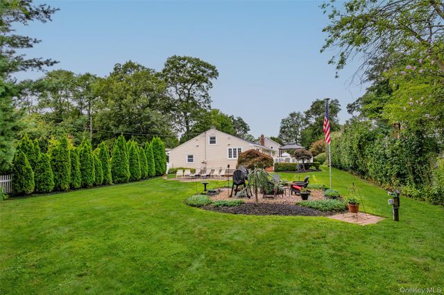 67 Broadway, Smithtown, NY 11787