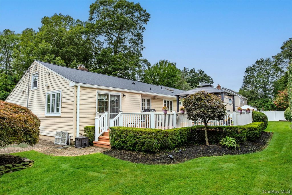 67 Broadway, Smithtown, NY 11787 — photo 4