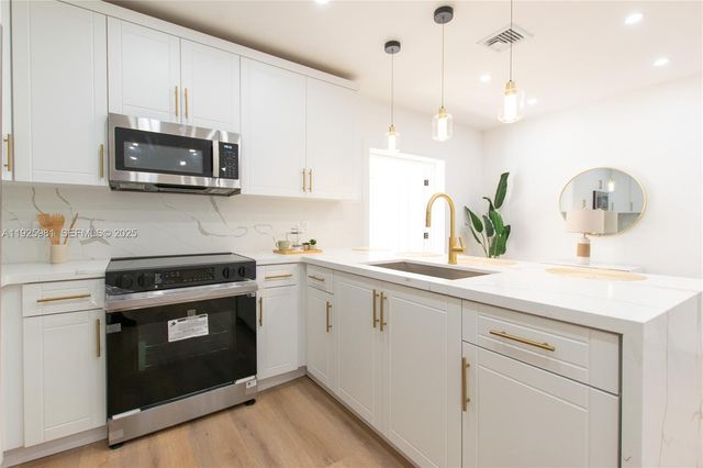 6210 Kimberly Blvd, North Lauderdale, FL 33068