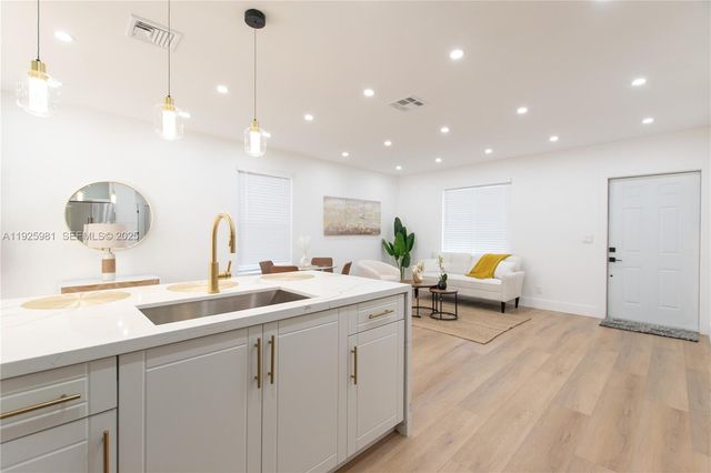 6210 Kimberly Blvd, North Lauderdale, FL 33068