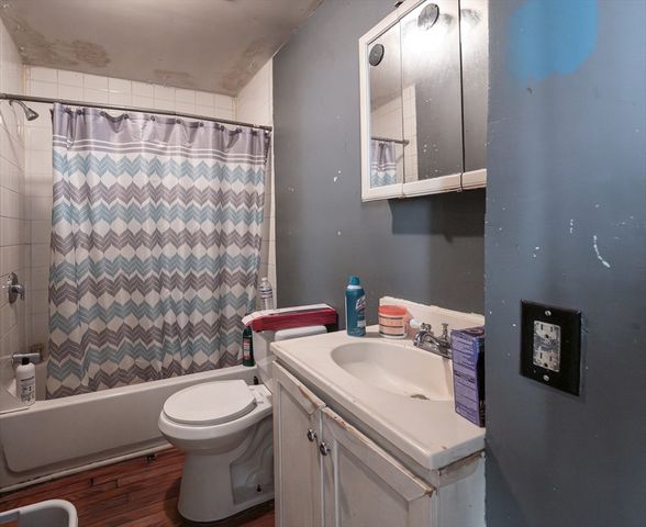 206-208 Willow St, Lawrence, MA 01841