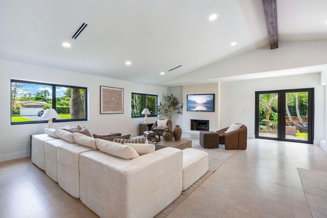 11851 NW 7TH Street, Plantation, FL 33325