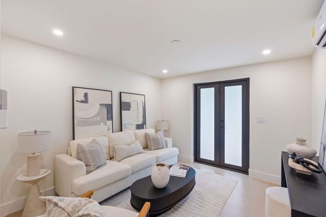 11851 NW 7TH Street, Plantation, FL 33325