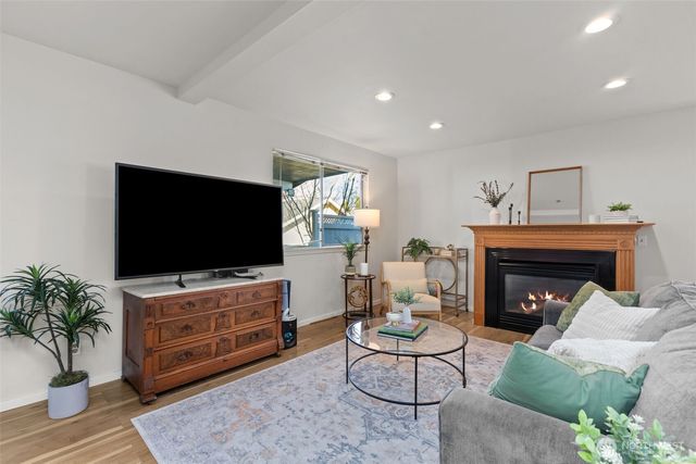 1721 McDougall Avenue, Everett, WA 98201