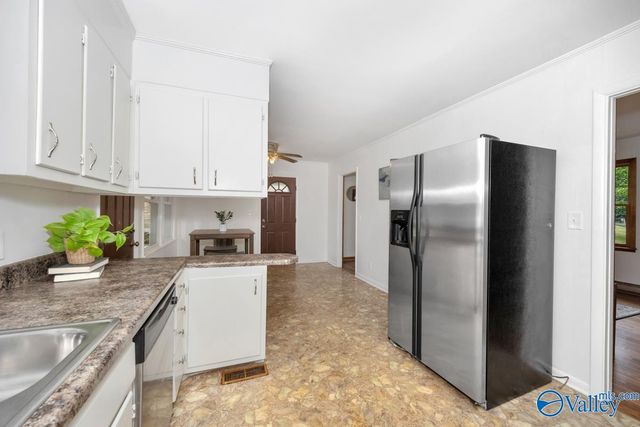 3909 Crestview Drive NW, Huntsville, AL 35816