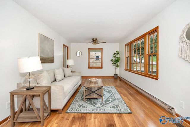 3909 Crestview Drive NW, Huntsville, AL 35816