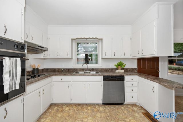 3909 Crestview Drive NW, Huntsville, AL 35816