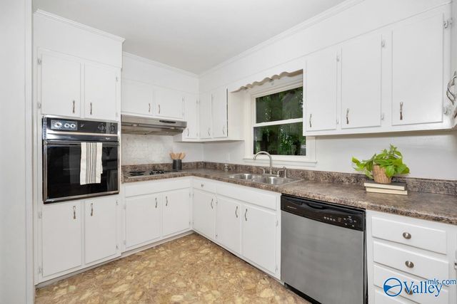 3909 Crestview Drive NW, Huntsville, AL 35816