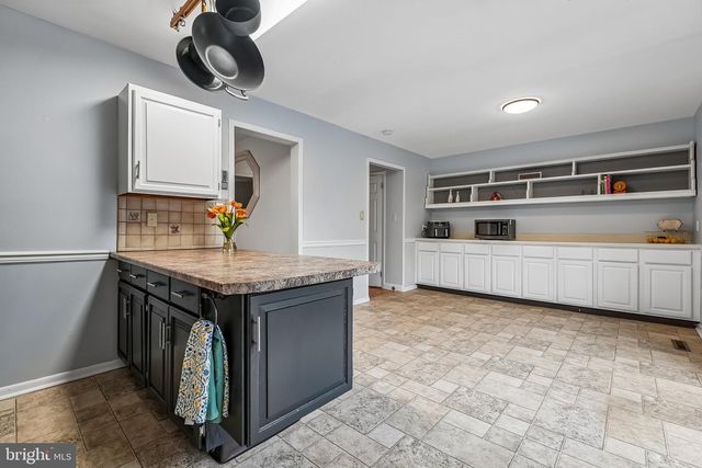 65 BENNINGTON DR, East Windsor, NJ 08520