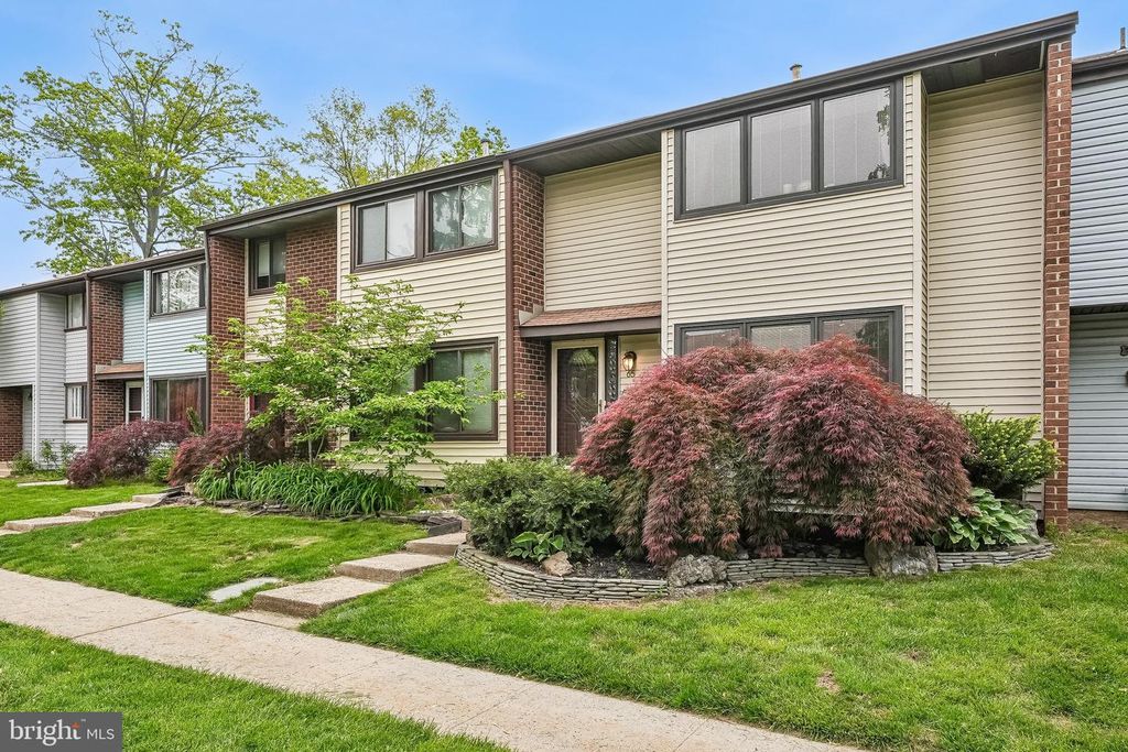 65 BENNINGTON DR, East Windsor, NJ 08520