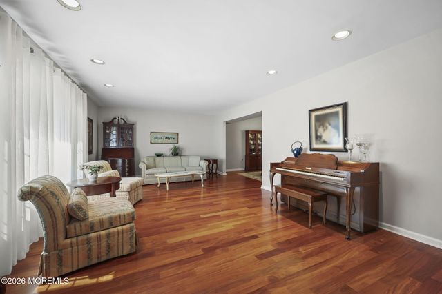 47 Higgins Road, Old Bridge, NJ 08857