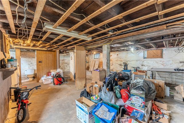 27 Cliffdale Avenue, Cranston, RI 02905