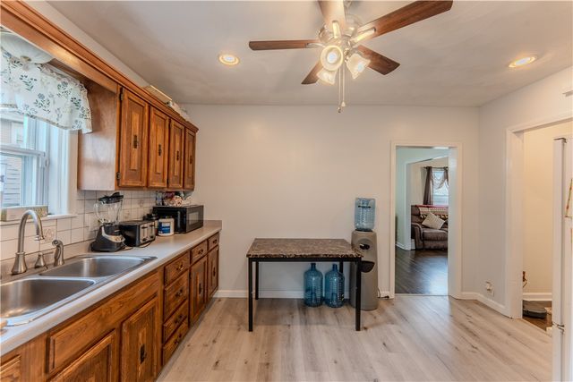 27 Cliffdale Avenue, Cranston, RI 02905