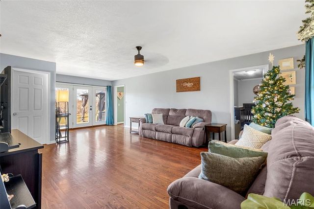 1937 N Commercial Avenue, St Clair, MO 63077