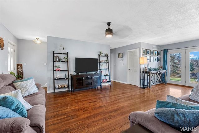 1937 N Commercial Avenue, St Clair, MO 63077