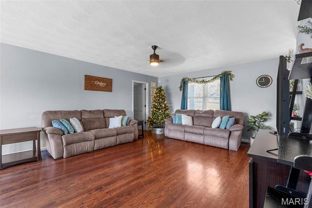 1937 N Commercial Avenue, St Clair, MO 63077