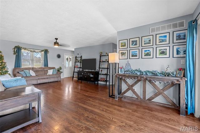 1937 N Commercial Avenue, St Clair, MO 63077