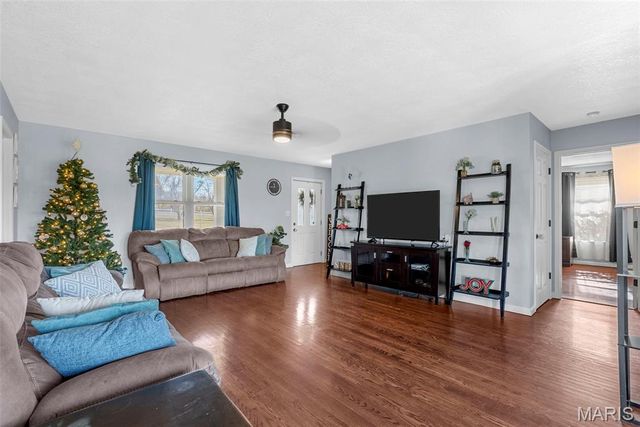 1937 N Commercial Avenue, St Clair, MO 63077