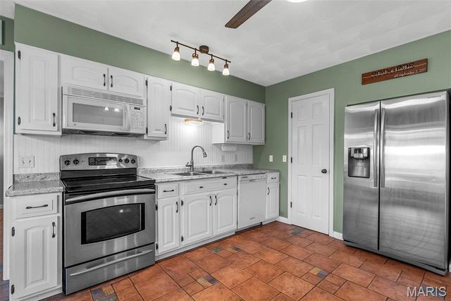 1937 N Commercial Avenue, St Clair, MO 63077